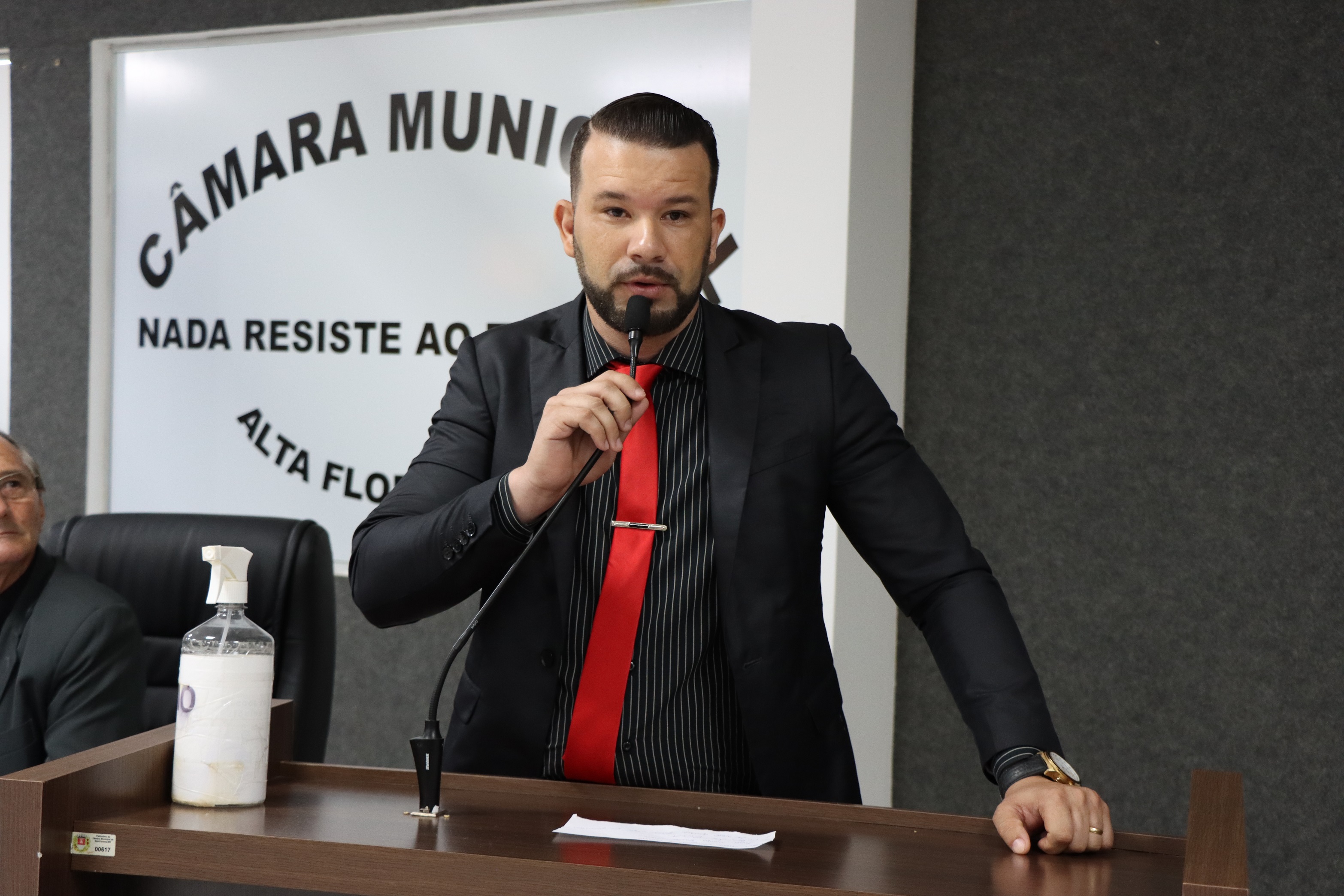 Câmara de Alta Floresta aprova cinco projetos de lei de autoria do vereador Douglas Pereira Teixeira de Carvalho