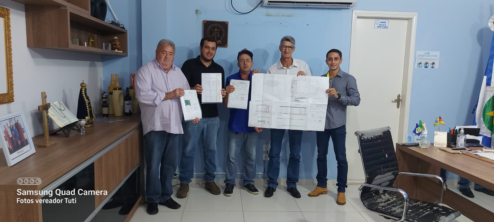 Tuti participa da entrega do projeto da sede social da ASTAF ao prefeito Valdemar Gamba