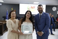 Vereador Douglas Teixeira concede Moção de Congratula a empreendedora Stela Palin